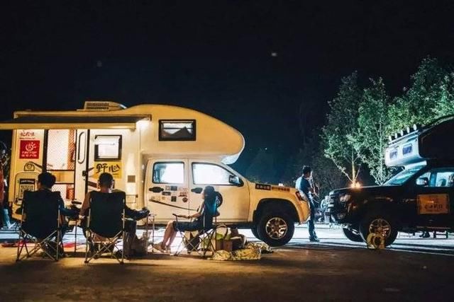 穿越大半个地球去摆摊，93年济南小伙这样诠释“彪悍的人生”