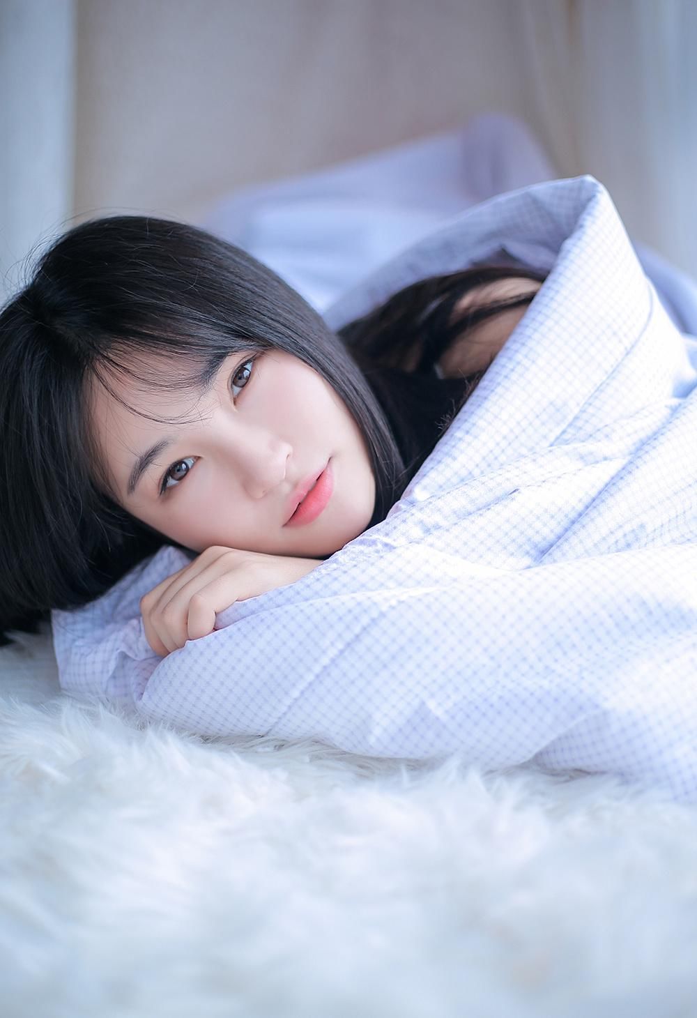 白衬衣美女妩媚风情惹火性感写真