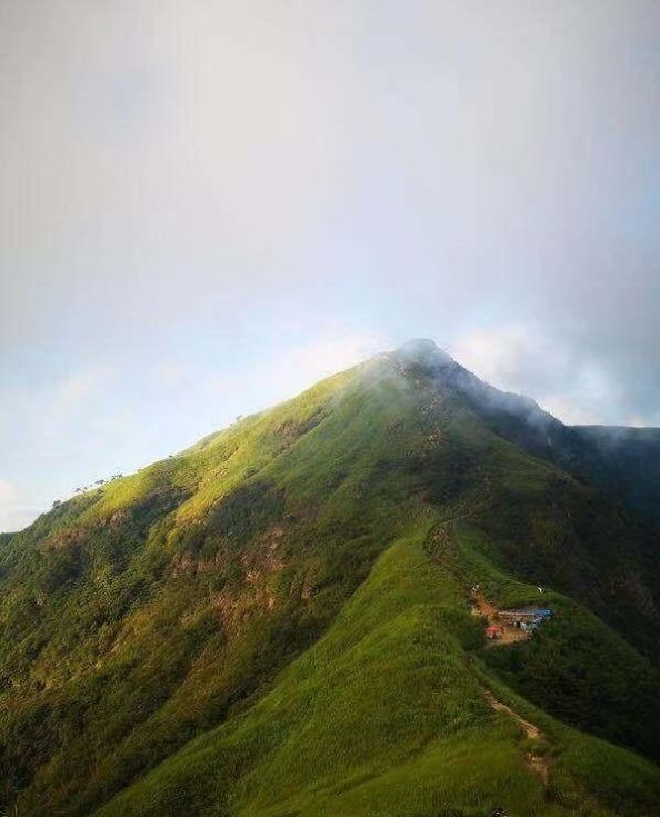 与中国五大名山相比，江西这座山一点也不逊色，却低调得令人心疼