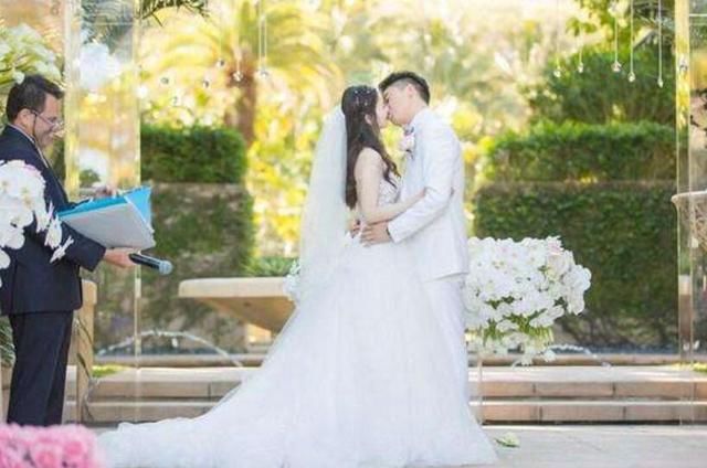 奶茶妹妹果真成抹茶妹妹？刘强东曾删除的微博早就揭露事实