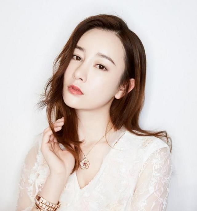 刘雨欣吃45颗安眠药试图自杀，张檬微博再沦陷，道歉声明已删除