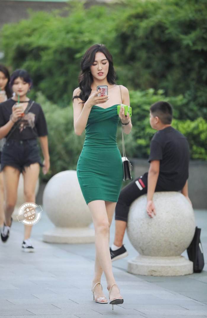 路人街拍, 难得“蚂蚁腰”, 致命女神