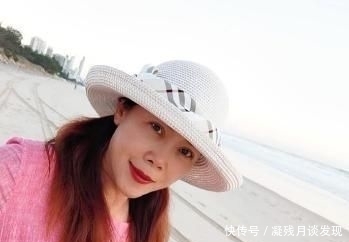  #少女#53岁田震近照曝光，梳双马尾扮少女，却被松垮皮肤抢镜