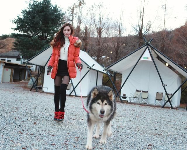 一体式连衣裙，美女身材绝了，什么才是真正“腿玩年”