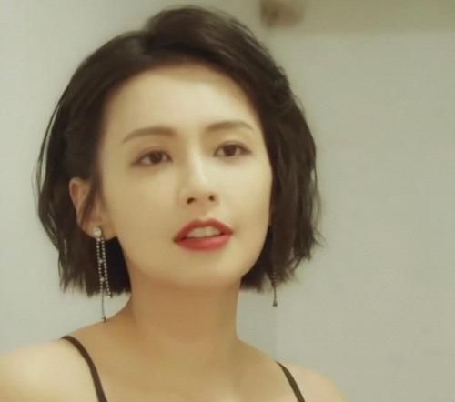 过时:“初恋发”已经过时了,现在开始流行“复古港风发”,高级又气质