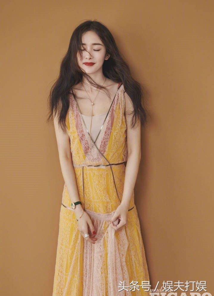 众女星撞衫，杨幂性感吴谨言妩媚，你认为谁最美?