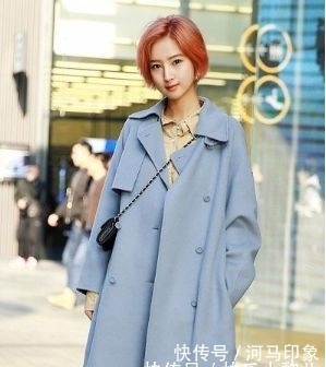  「颜值」街拍：高颜值的小姐姐，秀出青春活力范，非常有女人味