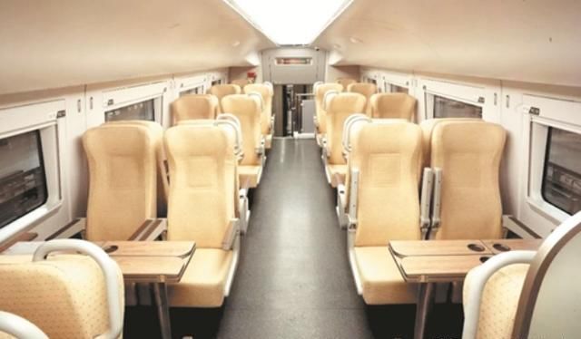 世界最强高铁来袭，双层客座随意编组，网友：比复兴号还要厉害