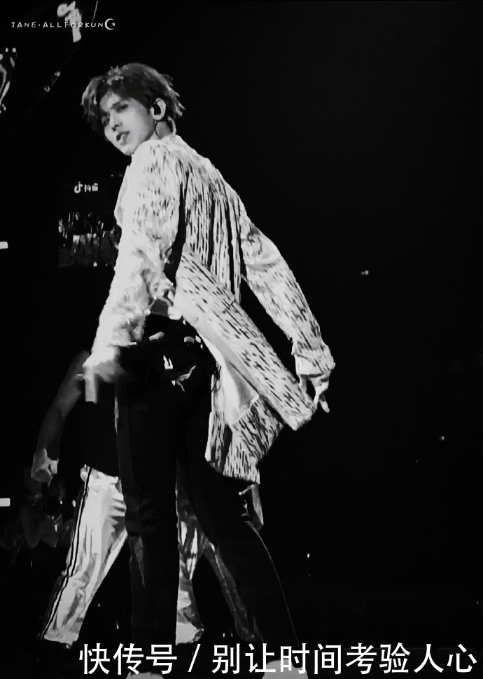 蔡徐坤江苏跨年重生