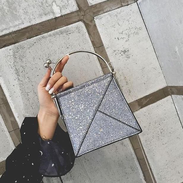 超模Candice身穿白色连体比基尼海边度假秀身材