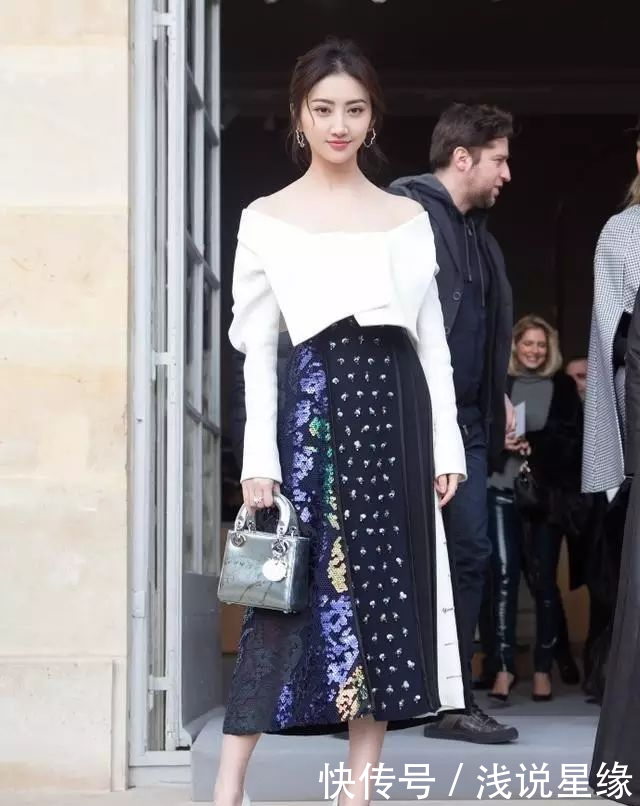  [印花连衣裙]今年夏天很流行的衣裳，是个女人都会被撩到！