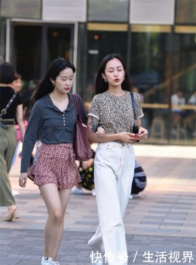 【美女】清新时尚给人清爽利落的感觉,行走间显满满的时尚活力气息