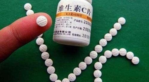  #药片#几分钱的“小药片”磨成粉，浇水加一些，叶绿花多，比施肥见效快
