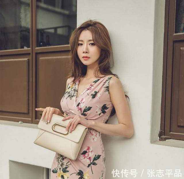 优雅修身连衣裙，完美勾勒出S型曲线身材，知性又优雅女人味十足