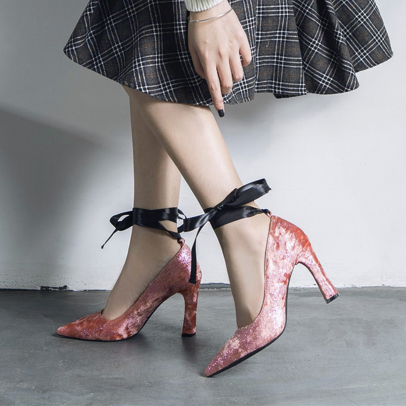 穿这样的高跟鞋 老公都要提防隔壁老王了 太有魅力了