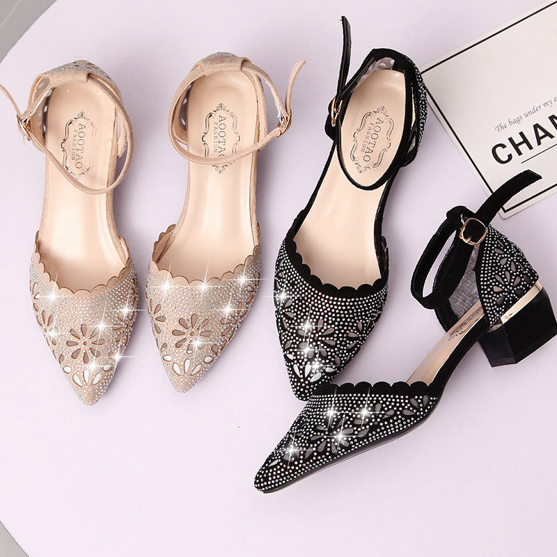 每个女神都有一双这样的尖头高跟鞋，显高挑，优雅气质轻松穿出来