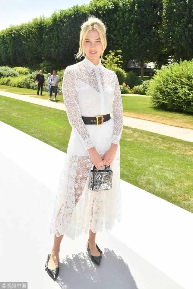 今年最流行的连衣裙穿法，就是加条腰带?