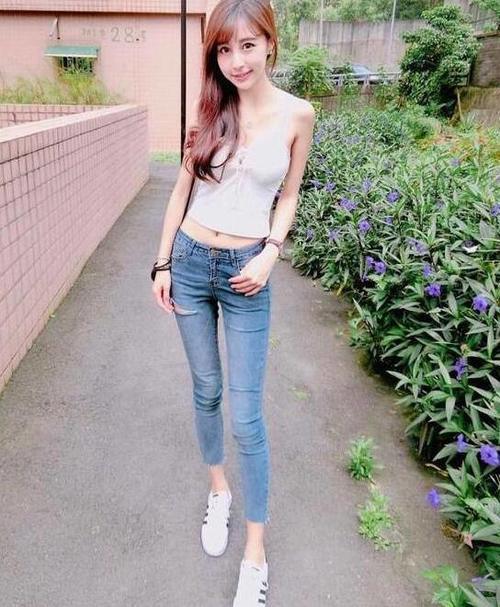 路人街拍，这个身材你要再说不好，那真的没有好的了