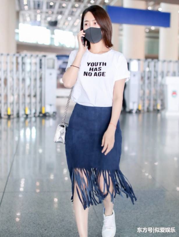 马苏胆子太大，不仅素颜出镜，膀大腰圆还穿紧身裙，实在一言难尽