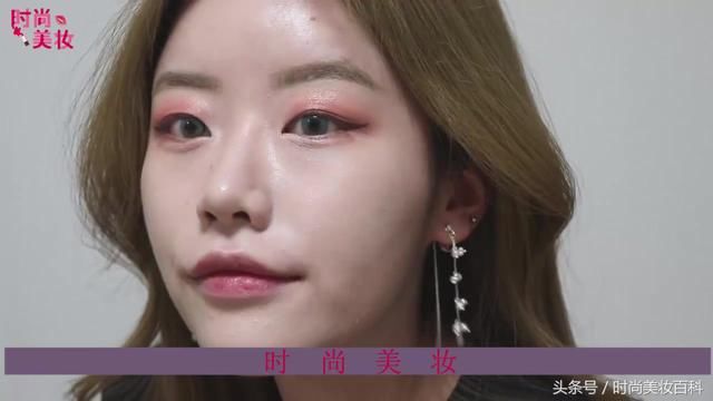 美妆教程桃色棕榈妆容，优雅气质女人