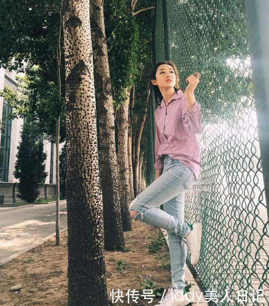 蒋梦婕的穿搭终于熟透了！一身性感连衣裙美出新高度，半露的最美