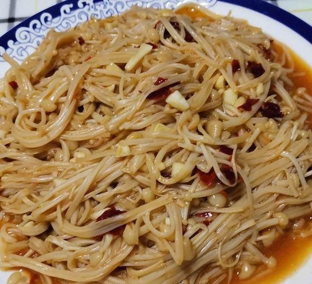  「金针菇」香辣金针菇，香辣过瘾，好吃不腻