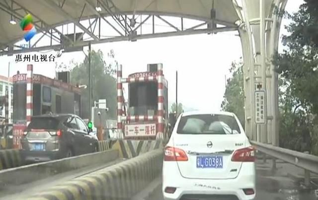  综合：ETC:高速公路综合收费，升级第一天车辆积压事故多发