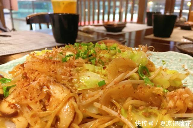『三文鱼』简单的日式料理店,人均40吃到肚子圆滚滚,上班族可以经常来吃!