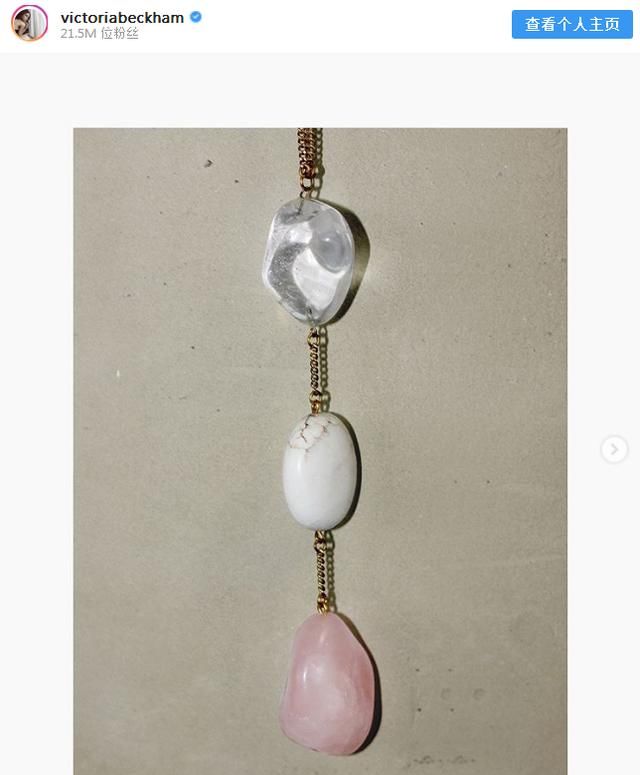 维多利亚喜欢水晶,贝嫂为此设计大口袋裤装,方便自己触摸小物件