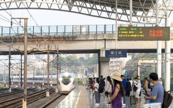  【提前】为什么火车很少提前到站？非要乘客等！看完再也不气了