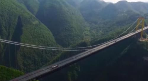  #不少#世界第一的“悬索桥”，动用“火箭”来修建，看了你可能