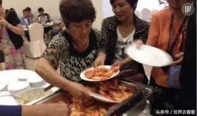 中国游客去泰国旅游，想在当地吃饭却被老板拒绝，原因让国人脸红