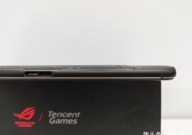 华硕:噱头还是真强华硕ROG游戏手机2体验用久了回不去了