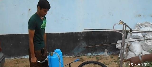 外国小哥发明“自行车”喷雾器，一天能喷20亩地，50元改装一台