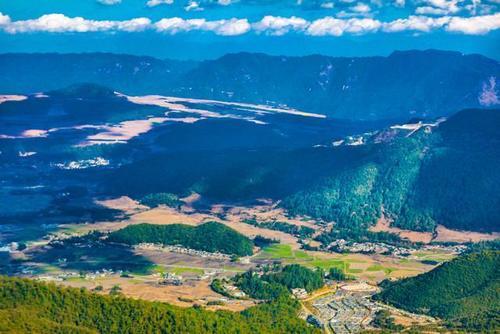 实拍腾冲云峰山九十度斜坡，海拔2445米有一口井水，科学无法解释