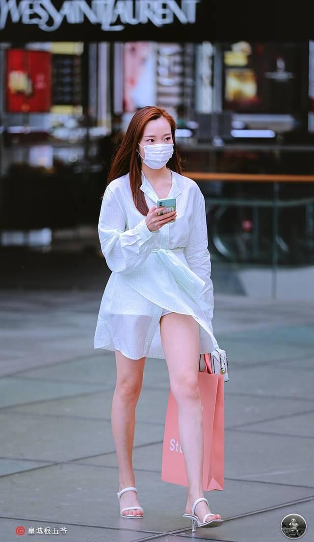 【你也能够】街拍:穿衣搭配的效果好还是不好,走在三里屯看看回头率就知道了