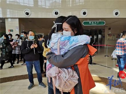  #出征#一袭白衣前仆后继赴湖北！广东第22批176名医护出征