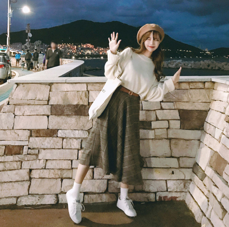 57岁婆婆真会打扮，穿这款半身裙上街，路人都猜40岁，真厉害