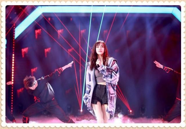 baby霸气！背心竟能穿出比基尼既视感，网友：难怪黄晓明爱不释手