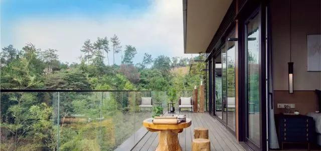 “玻璃盒子”火了，超现代的山地别墅，绿城玩起了“少即是多”