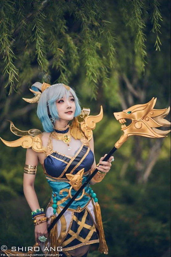 前螺旋猫成员Cos《英雄联盟》拉克丝 性感吸睛!