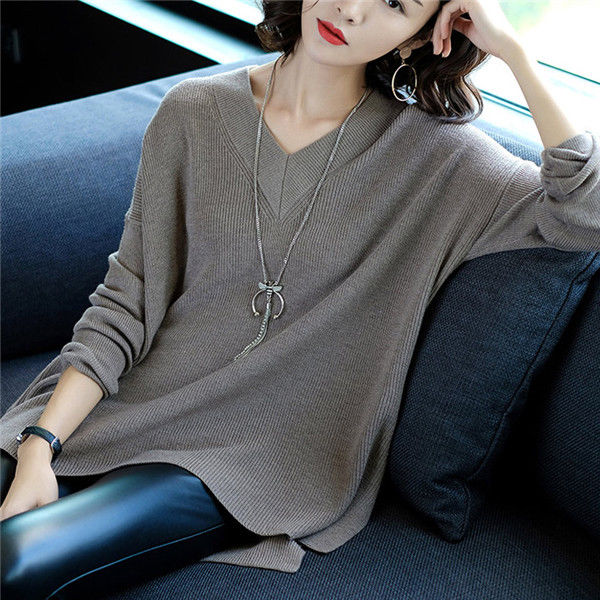 太美了!难怪妈妈不穿旗袍了!穿针织衫+黑裤子，年轻貌美特吸睛