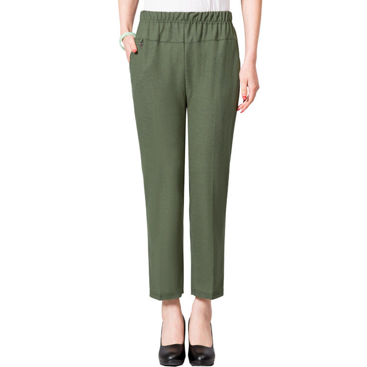 厉害了我的妈妈，秋天这样穿出门，瞧着比大姑娘还嫩美的多