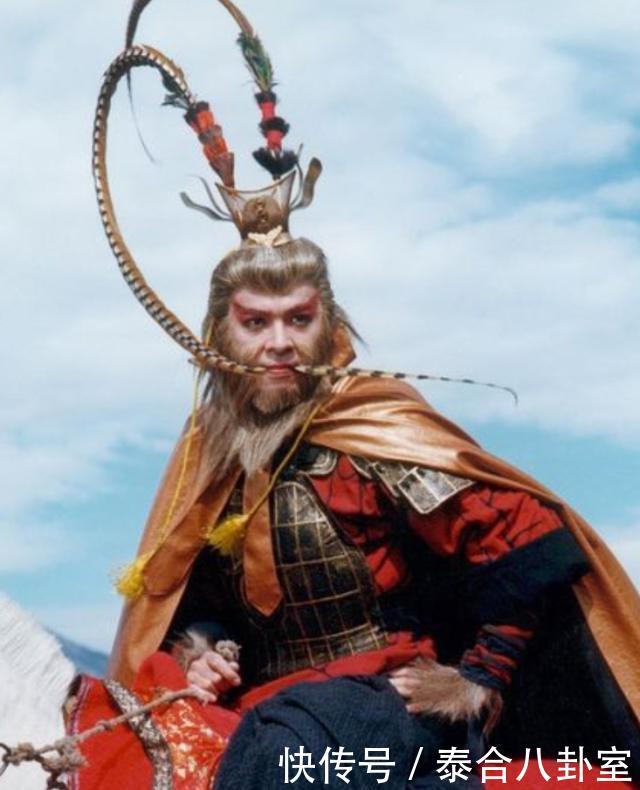 有种整容叫做21年后的通臂猿猴,穿西装梳