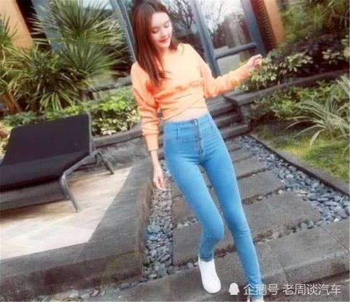 很多人都喜欢穿搭牛仔裤，它不仅耐磨耐脏，且穿起来特别有气质！