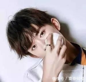 搭配:适合20岁左右青春男生发型,寻找最灿烂的青春时光