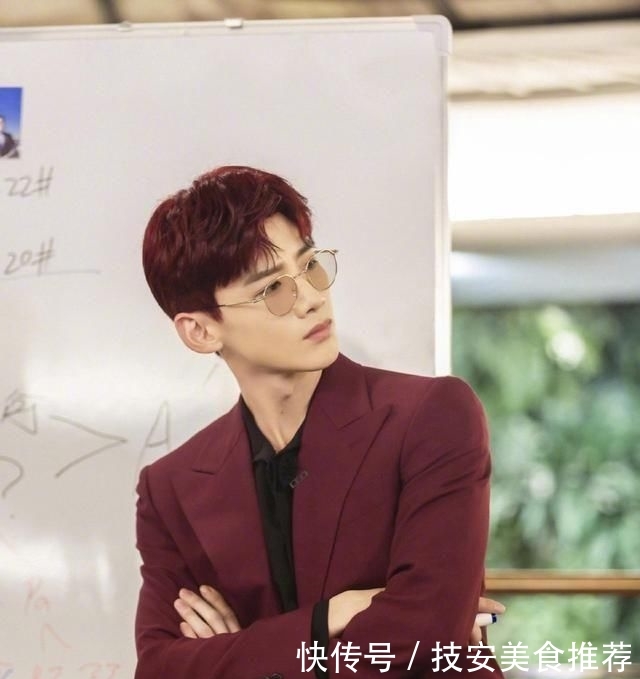  「发廊」黄明昊李振宁撞发色！到底是时尚潮男还是发廊洗剪吹？很明显
