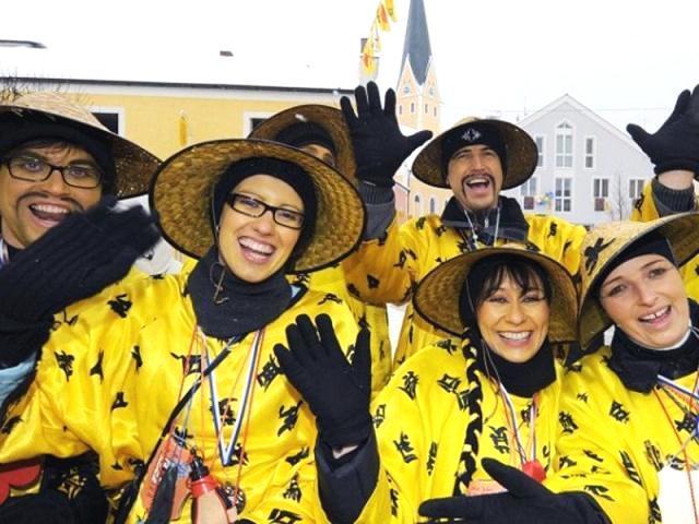 在中国的外国人被称“老外”，在外国的中国人被称什么？差别很大