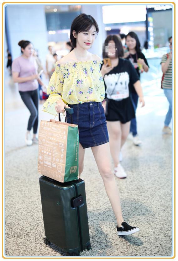 钟丽缇都48岁了,还学张俪穿一字肩装嫩,网友:阿姨能别装了吗?