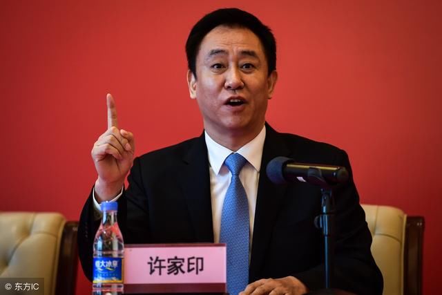 中国首富易主！力压马云和马化腾成功登顶，王健林已经跌出前五！